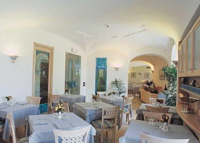 ホテル Punta Imperatore