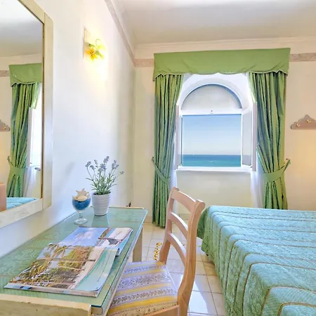 Punta Imperatore فندق