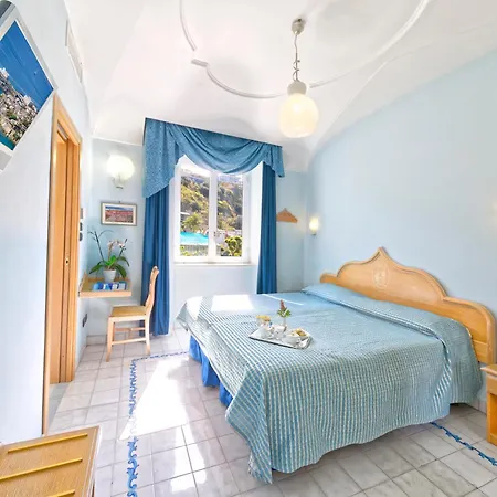 Punta Imperatore فندق 4*