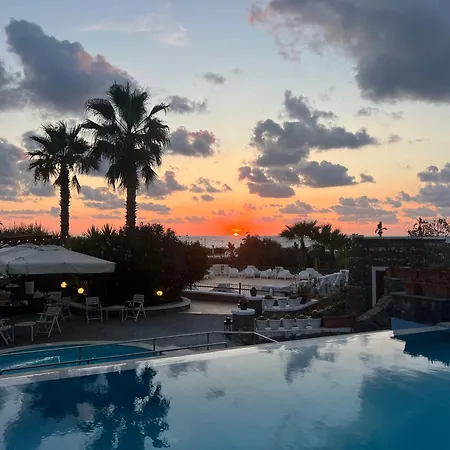 Punta Imperatore فندق 4*