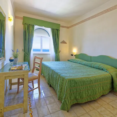 Отель Punta Imperatore 4*