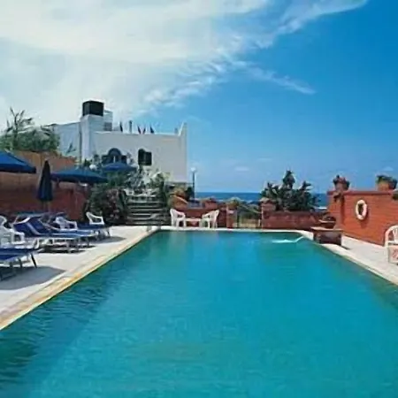 Punta Imperatore فندق