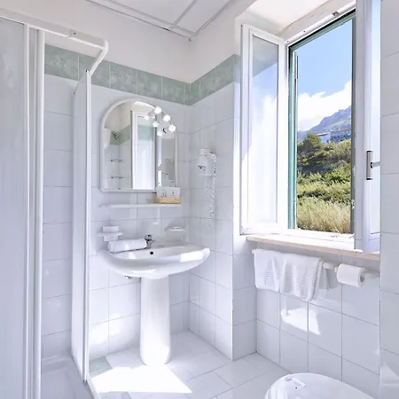 Punta Imperatore فندق 4*