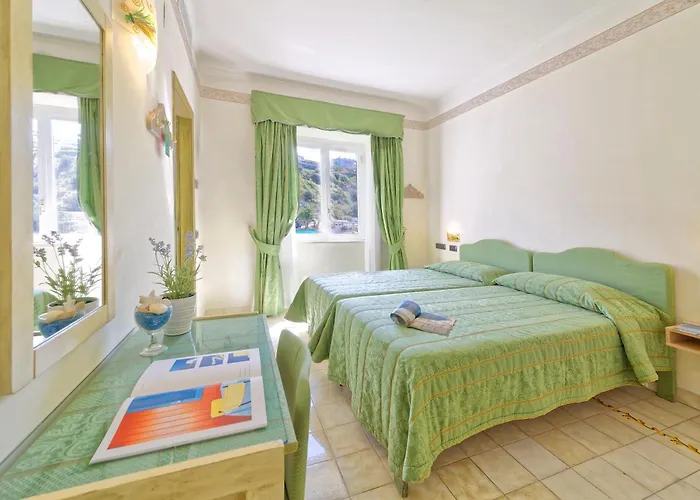 Punta Imperatore فندق 4*