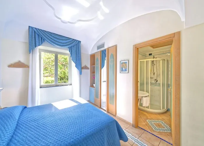 Punta Imperatore فندق 4*