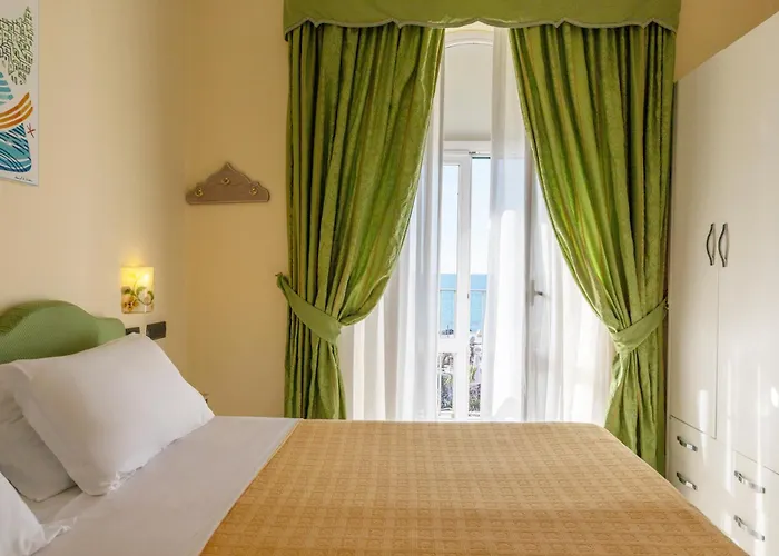 Punta Imperatore فندق 4*
