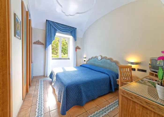 Punta Imperatore فندق 4*